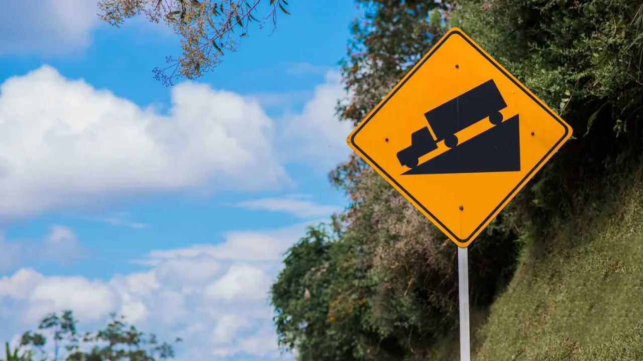 truck escape ramp highway sign