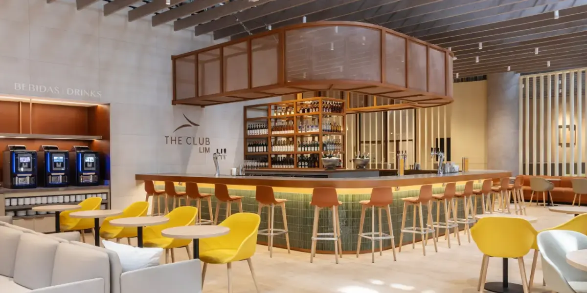 lounges at chicago midway international airport